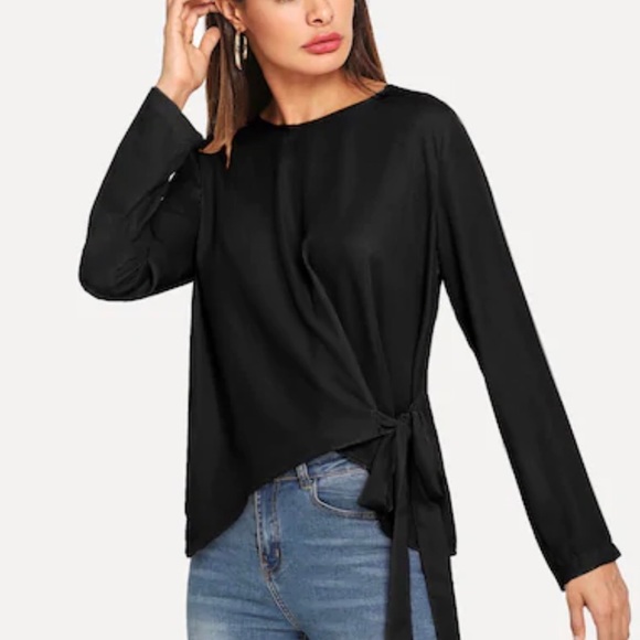 Tops - NWT women’s black pullover